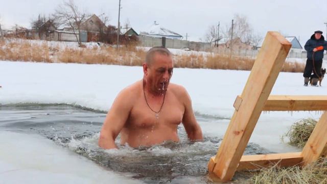 Крещение на Курячем Озере в Днепре смотреть онлайн