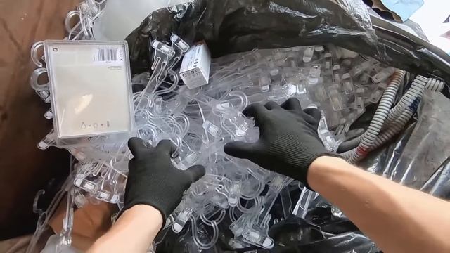 Как я зарабатываю лазая по мусоркам Питера ? Dumpster Diving RUSSIA #6 смотреть онлайн