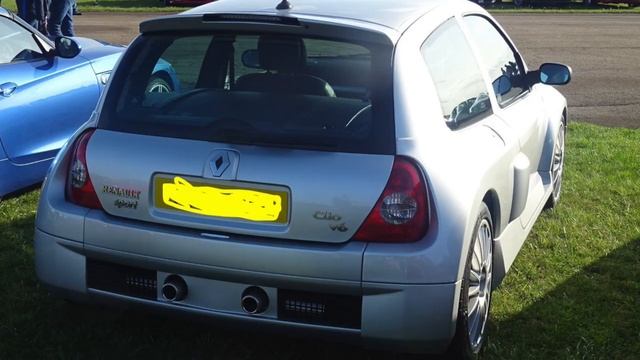 Photo and music montage: Renault Clio V6 road cars and one race car смотреть онлайн
