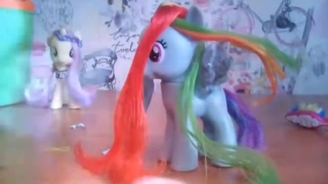 Очень лёгкая и стильная прическа для пони пегасов. смотреть онлайн