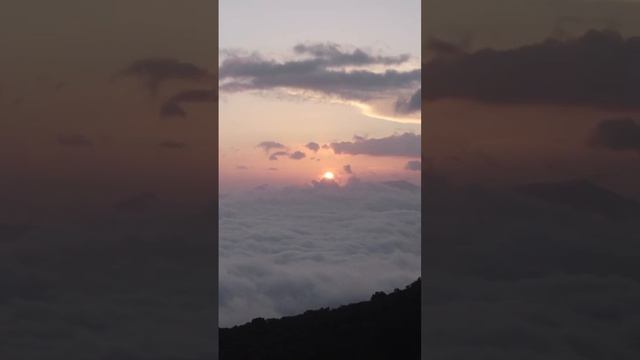 Cloud inversion sunset and volcano views in El Salvador. #overlanding #travel #explore #elsalvador смотреть онлайн