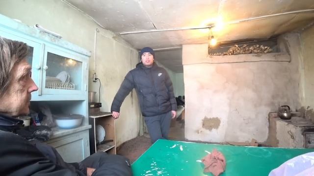 ВЫЗВАЛ СКОРУЮ СТАРИКАМ . ПРИДЁТ ЧЕЛОВЕК ЧИСТИТЬ СНЕГ❄️ смотреть онлайн