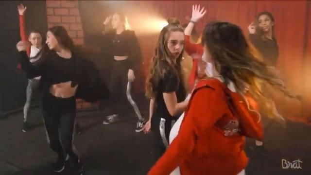 Chicken Girls: The Movie | Powersurge and Chicken Girls Audition Dance (Clip) смотреть онлайн