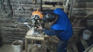 Как заменить пильный диск на торцовочной пиле.