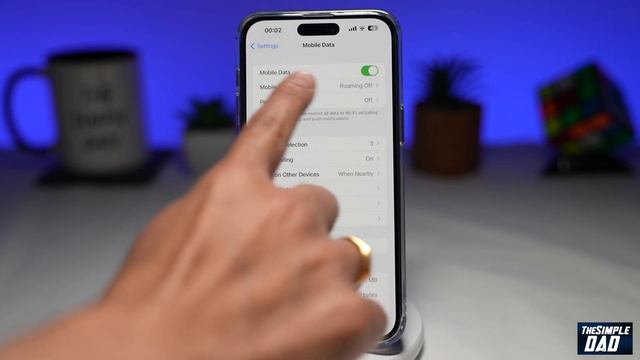 How to Turn On Data Roaming on iOS 16 iPhone 2022 смотреть онлайн