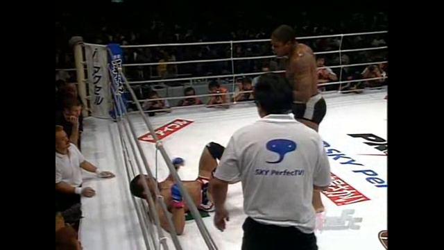 Gilbert Yvel Soccer Kick on Don Frye смотреть онлайн