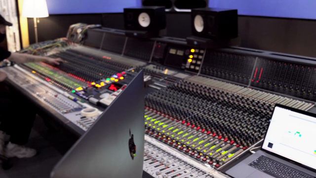 Ned Rallings at Studios 301 (Fender Player Plus Sessions) смотреть онлайн