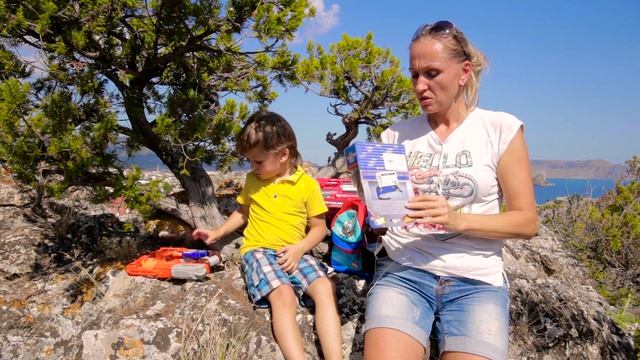 НЁРФ ОБЗОР Бластеры – ЗОМБИ СТРАЙК – Мега ЦИКЛОН Шок Элит ДЖОЛТ и очки nerf смотреть онлайн