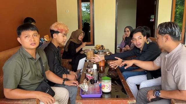 Beginilah keseruan kita saat lebaran !! YANG PUNYA RUMAH AUTO P4NIK смотреть онлайн