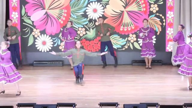 "Казачий".Танцевальный ансамбль"Радуга",п.Отрадное,Воронежская область. смотреть онлайн
