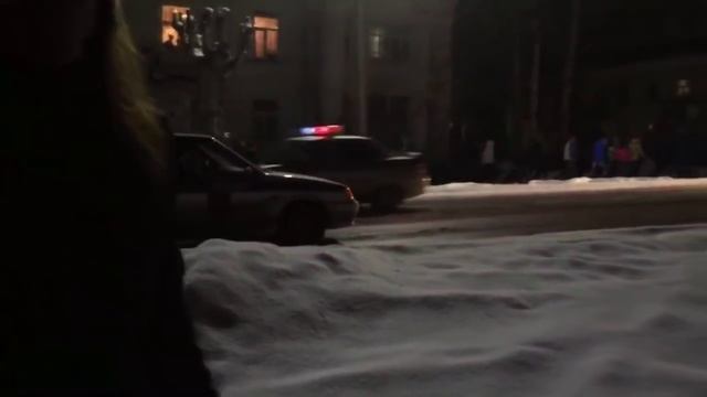 В Серове молодежь забрали в полицию смотреть онлайн