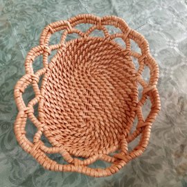 Вазочка для хлеба ( хлебница) из газетных трубочек корневое плетение