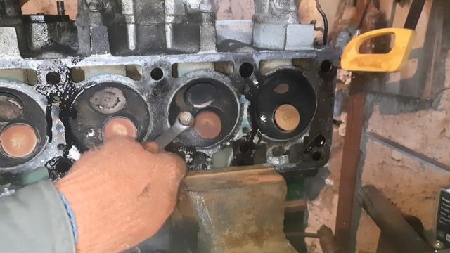 оборванная свеча в москвичёвской головке. ремонтирую дома тем что под рукой смотреть онлайн