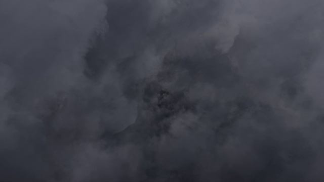 Полёт В Серых Облаках. Бесплатный Видео Футаж. Бесконечный Бесшовный цикл смотреть онлайн