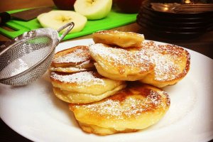 Оладьи с яблоком на кефире.