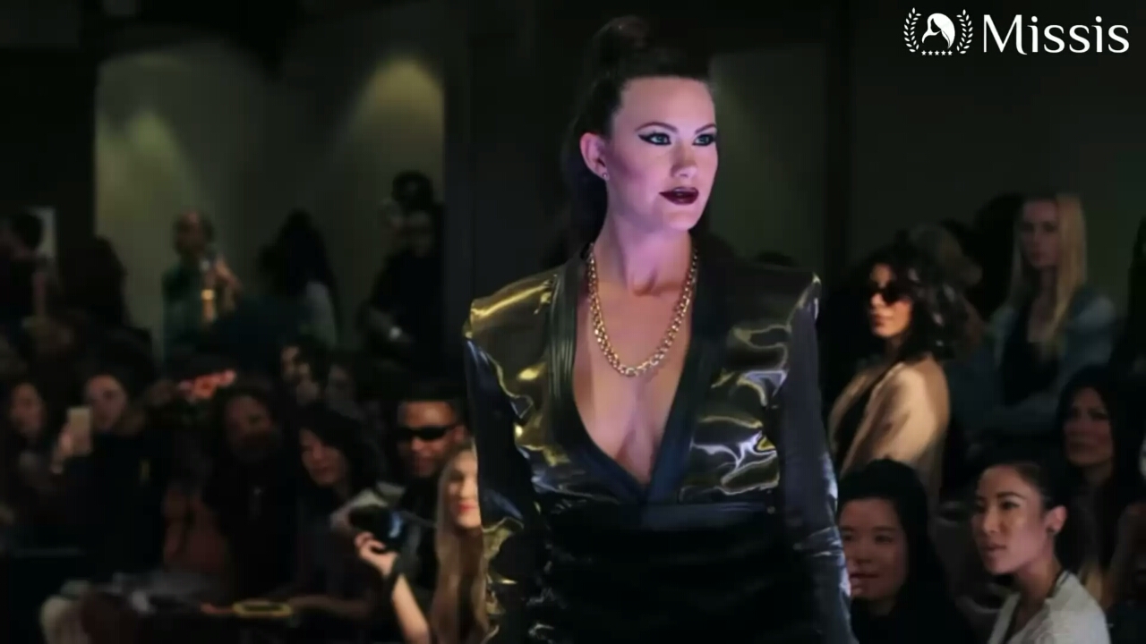 Показ женской одежлы, Fasion.