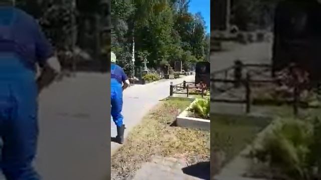 Могила Виктора Цоя и Михаила Юрьевича Горшенёва в Санкт Петербурге смотреть онлайн