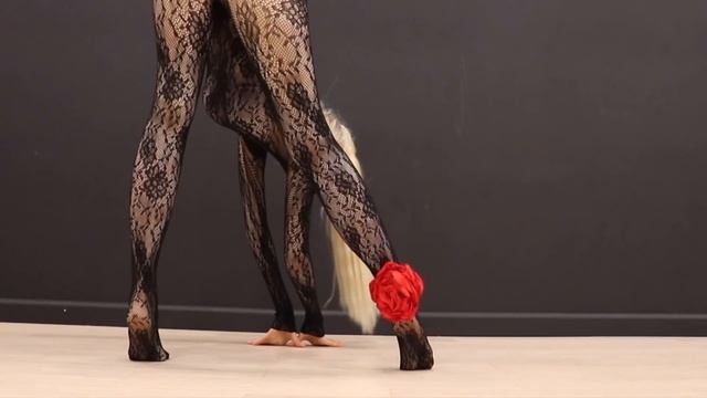 Yoga Art and Gymnastics — Middle Splits Flow смотреть онлайн