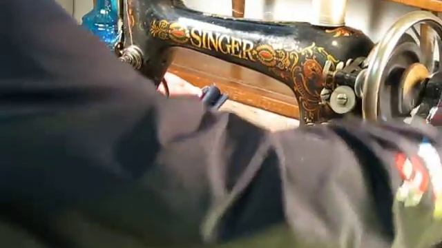 Battle Between VINTAGE Singer 66 and NEW Singer 4411 - 10 Layers of Heavy Grade Denim смотреть онлайн