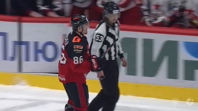 КУРЬЁЗНЫЙ БУЛЛИТ! Рид Буше КАЗНИЛ клюшку после сорванного штрафного броска😲😬 смотреть онлайн