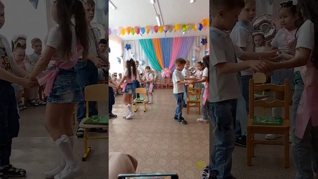 Вероника в детском саду .Выпускной . танец . смотреть онлайн