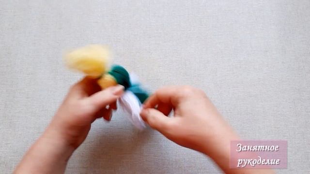 Вы будете удивлены как всё просто! Нужно лишь намотать нитки на картон.