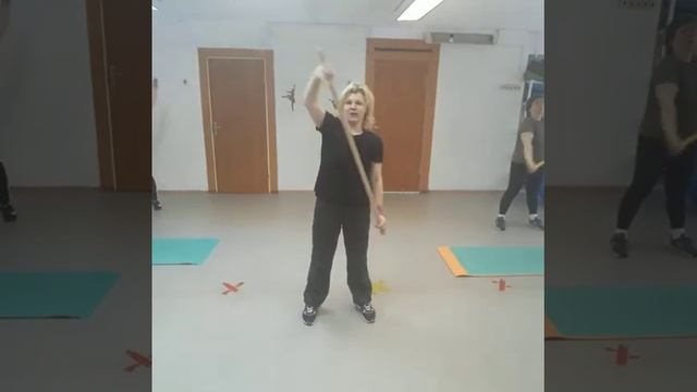 Упражнения с гимнастической палкой ЛФК ОФП смотреть онлайн