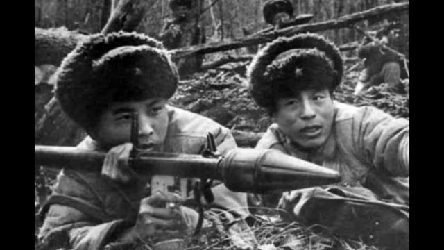 КАК советские пограничники дали отпор пьяным китайцам на острове Даманский? смотреть онлайн