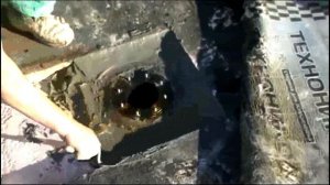 Монтаж кровельной воронки