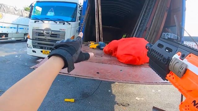 GUGU Nerf War :Assassin S.W.A.T Attacks Dangerous Masked Criminals XICMAN MASK смотреть онлайн