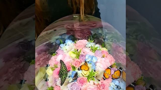 Букет с живыми бабочками