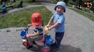 Дети катаются на велосипеде / Children ride a bike МанкитуИгры #  3