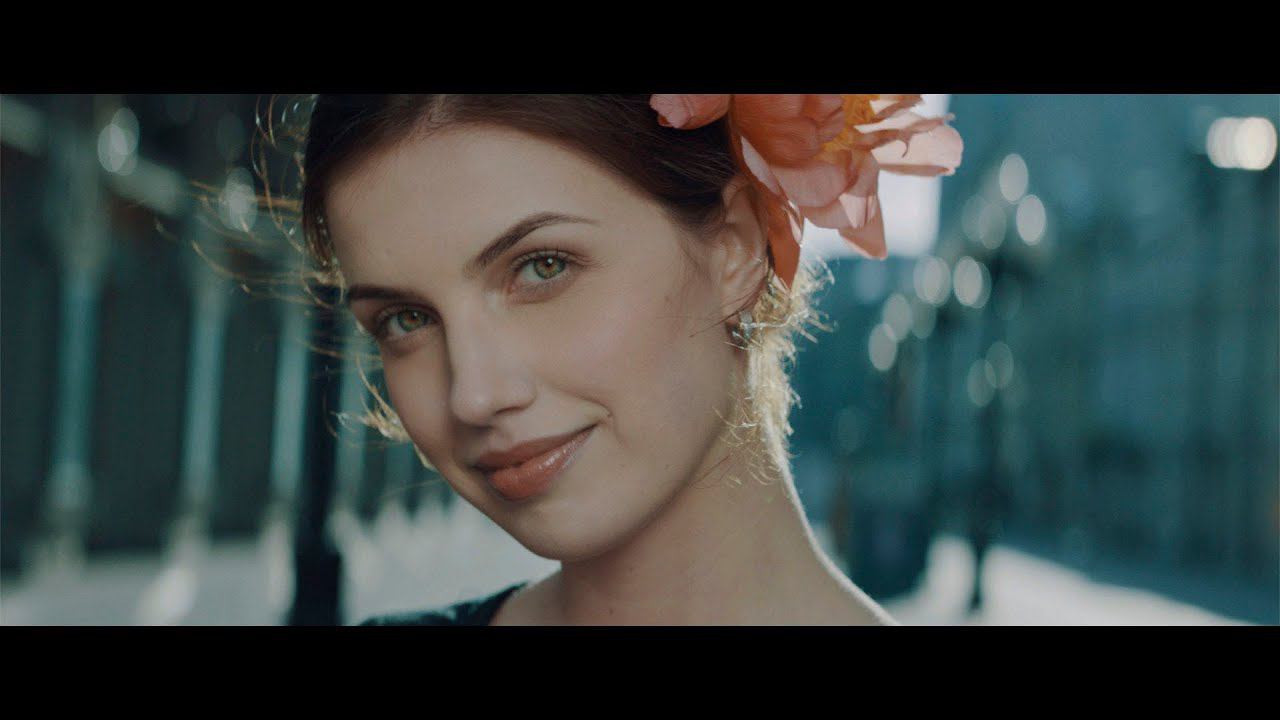 Красивая Love story. Девушка снится во сне. RED Dragon, ARRI Master Anamorphic смотреть онлайн