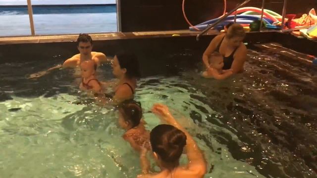 Физическое развитие детей 1-2 года, плавание в бассейне смотреть онлайн