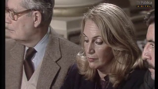 Archivo histórico: La CONADEP entrega su informe al presidente Raúl Alfonsín смотреть онлайн