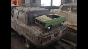 В заброшеном цеху НАШЛИ 30 советские автомобили газ 21 газ 22 газ 24 заз москвич ока ваз 21013