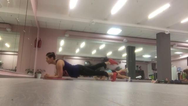 Блок упражнений для бедер и ягодиц. Групповая силовая тренировка - семинар SuperFitness Company