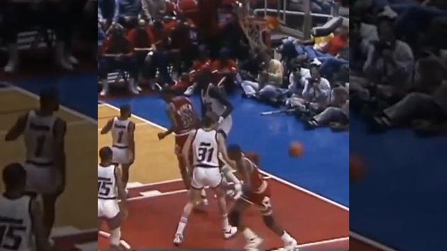 Scottie Pippen Disrespectful Dunk on Manute Bol смотреть онлайн