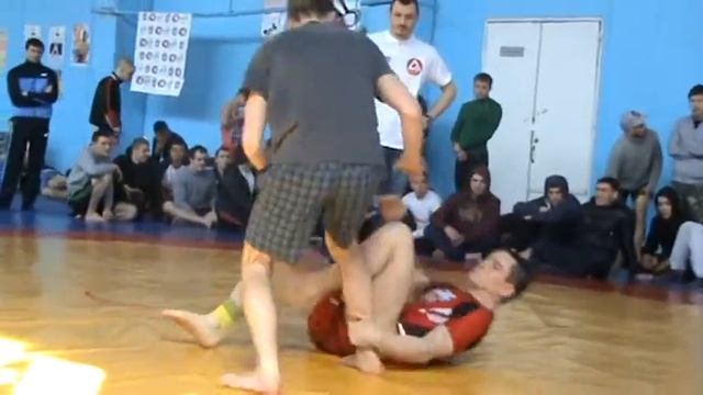 Станислав Сухоруков ("Gracie Barra" Харьков) 1я схватка. Чемп Харькова по БЖЖ (No-Gi) 03.30.2014 смотреть онлайн