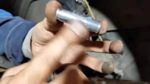 Замена направляющих пальцев суппорта, на автомобиле Hyundai Getz  1 4Gls