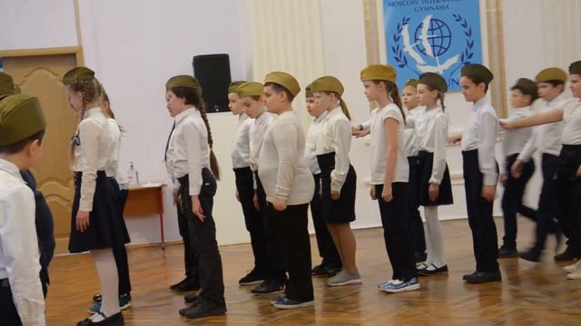 СМОТР СТОЯ И ПЕСНИ смотреть онлайн