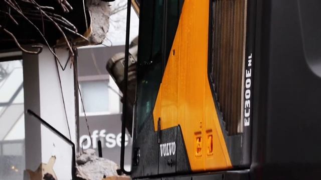 Kann was: Volvo Kettenbagger EC300ENL beim Abbruch смотреть онлайн