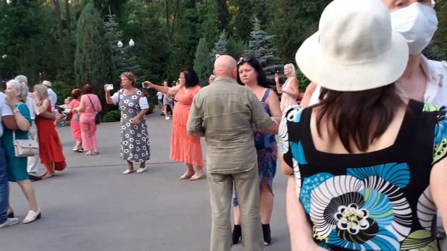 Я ИДУ К ТЕБЕ НА ВСТРЕЧУ!💃🕺🌸/ТАНЦЫ В ПАРКЕ ГОРЬКОГО ХАРЬКОВ ИЮЛЬ 2021