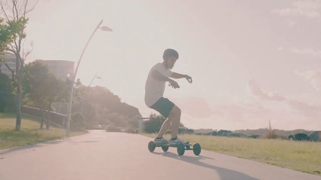 РОДИНА ЭЛЕКТРИЧЕСКОГО СКЕЙТБОРДИНГА EVOLVE SKATEBOARDS смотреть онлайн