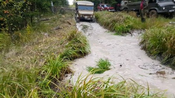 Мерседес унимог в грязи