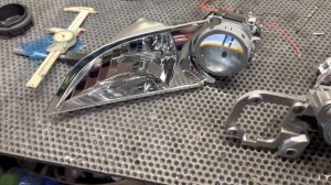 Разбираю фары Kia Ceed, меняю штатные линзы на светодиодные. Показываю засветку из-за пескоструя!