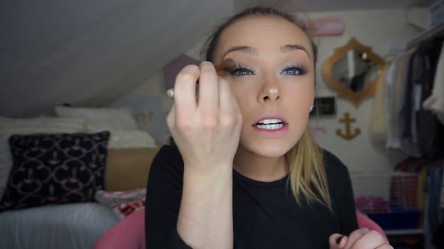 NYX LIPPIE COUNTDOWN ll Day 4 Makeup Look ll Christmas with Amanda Louise смотреть онлайн
