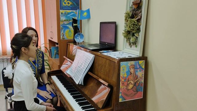 Ребенок М. Н. - Урок фортепиано Работа над произведением Курмангазы «Балбырауын» смотреть онлайн
