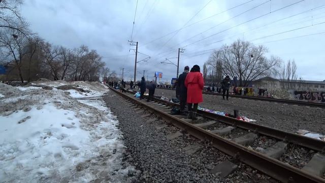 СЕРёГА ПРОДАЕТ МУСОР на БАРАХОЛКЕ | СКОЛЬКО он ЗАРАБОТАЛ | БАРАХОЛКА на ПЕТРОВКЕ реакция