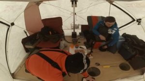 Зимняя рыбалка в палатке